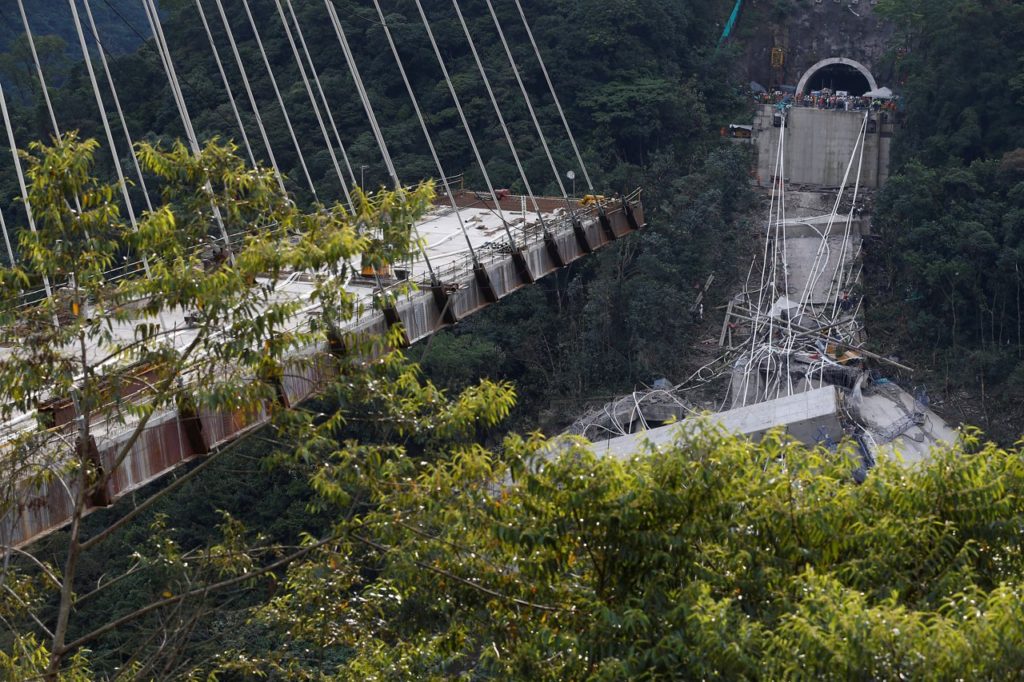 dettaglio ponte crollato colombia