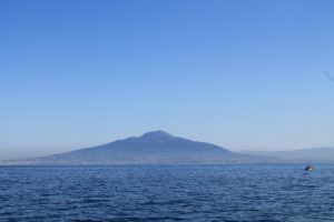 Abusivismo edilizio, i casi Etna e Vesuvio