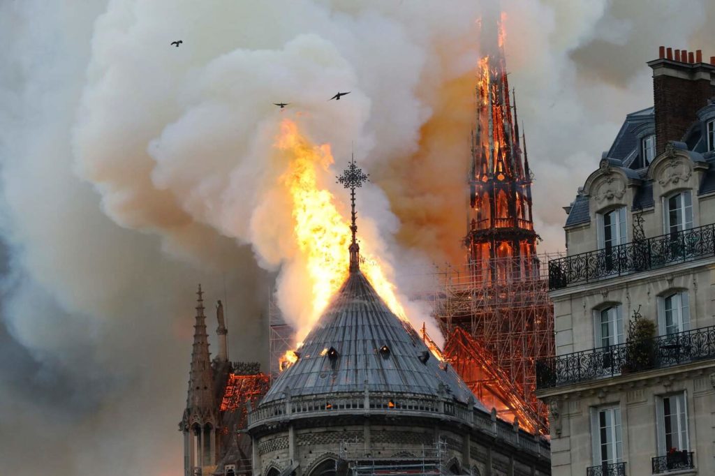 L'incendio di Notre-Dame, colpito un simbolo occidentale