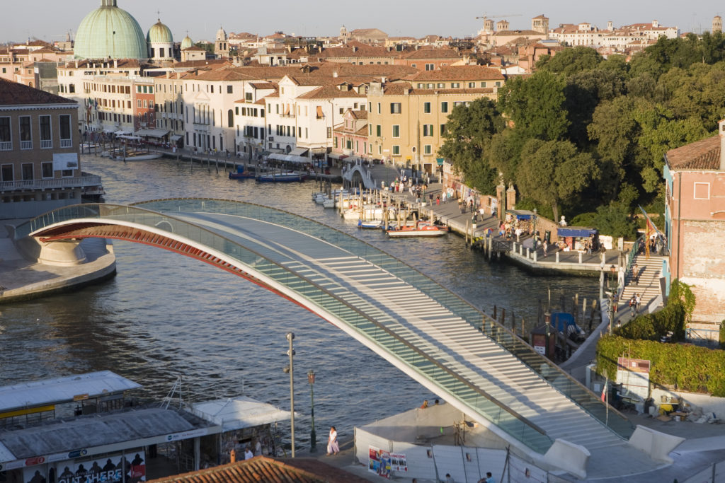 Il Ponte della Costituzione di Calatrava, un capolavoro con molte criticità