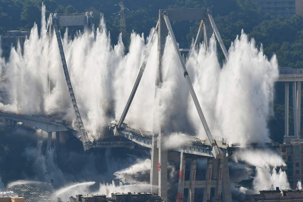 Come è stato demolito il ponte Morandi?