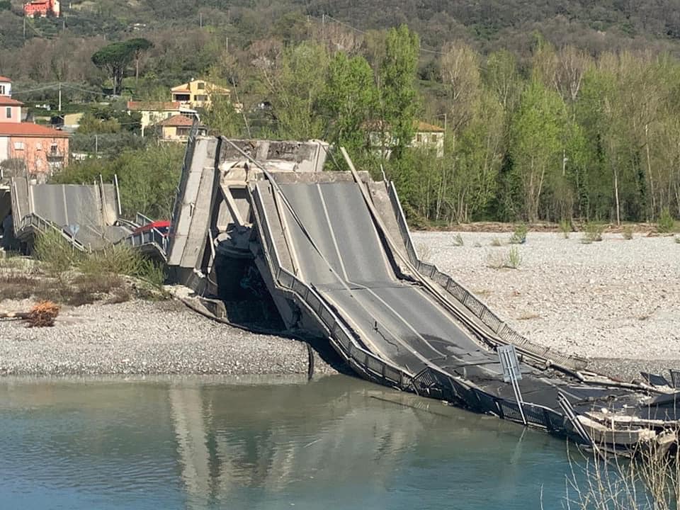 Crolla il ponte di Caprigliola tra La Spezia e Massa: gli aggiornamenti