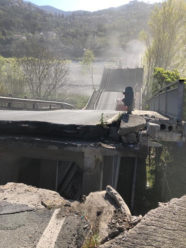 Crolla il ponte di Caprigliola tra La Spezia e Massa: gli aggiornamenti