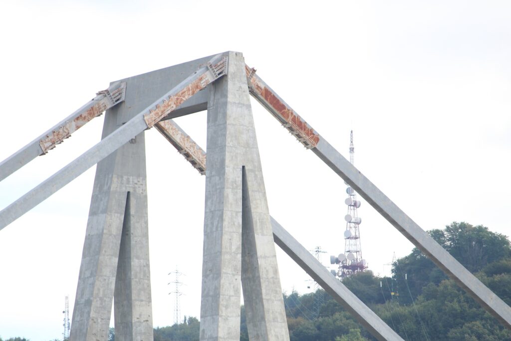 Inchiesta Ponte Morandi, arrestati l'ex ad e altri dirigenti di Autostrade per frode