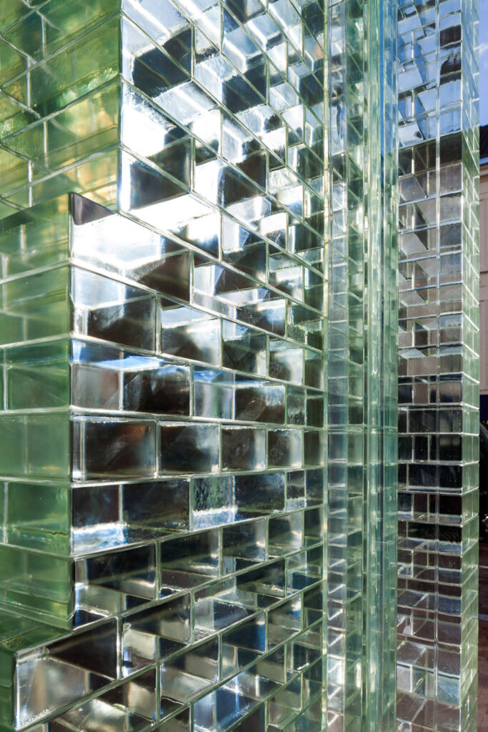 Crystal Houses, il gioiello olandese dalla facciata in vetro portante