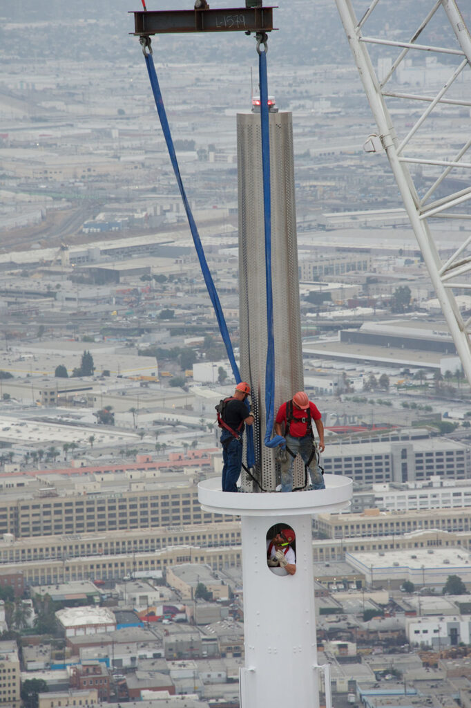 Perché la foto dei lavoratori a 335 metri di altezza è vera