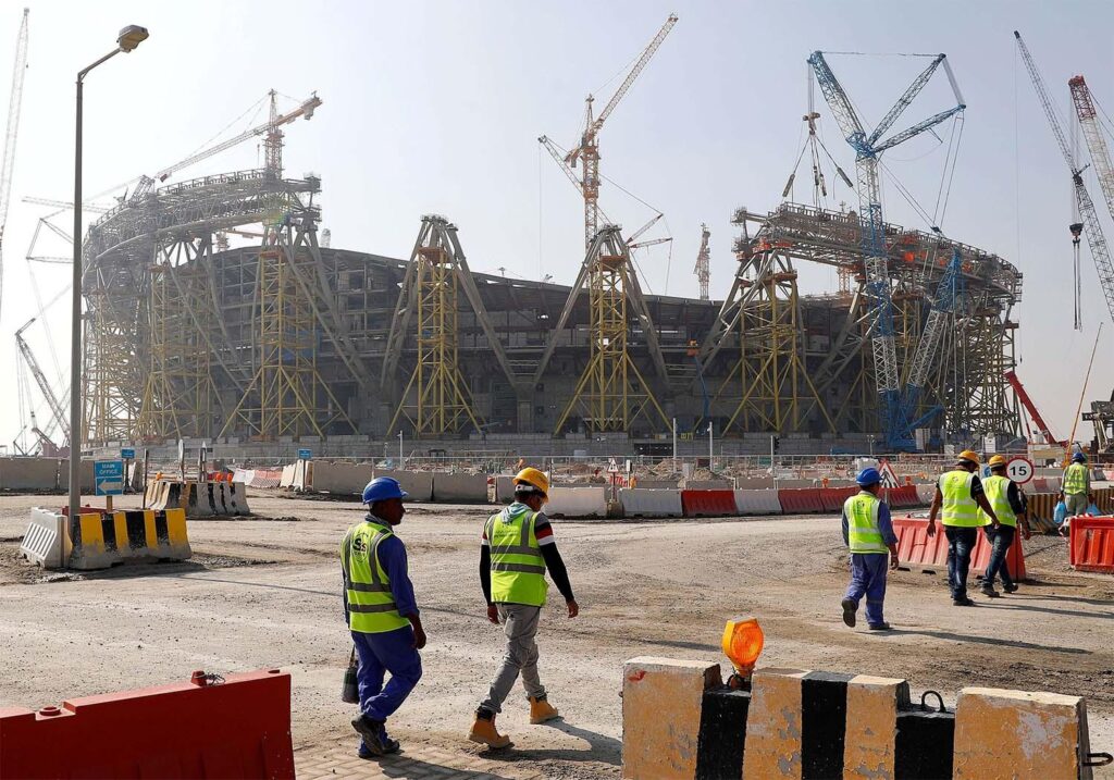 6.500 lavoratori morti sui cantieri degli stadi in Qatar