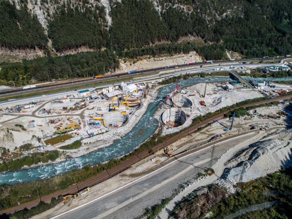 Spritzbeton e terreno congelato per il tunnel del fiume Isarco