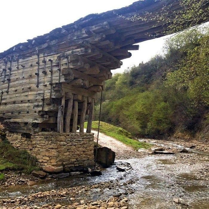 Ponte di legno in Daghestan