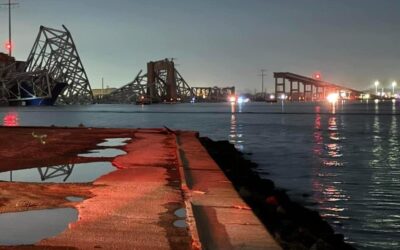 Il ponte Francis Scott Key a Baltimora collassa dopo l’impatto con una nave: cosa è successo