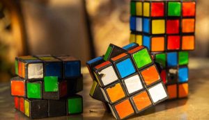 Una costruzione che assomiglia al Cubo di Rubik