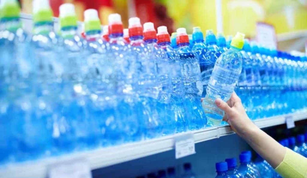 Acqua in bottiglia supermercato non comprare questi marchi