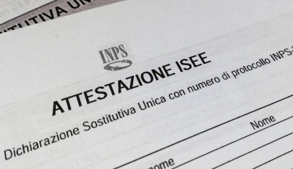 Attestazione ISEE (Shutterstock foto) - www.buildingcue.it