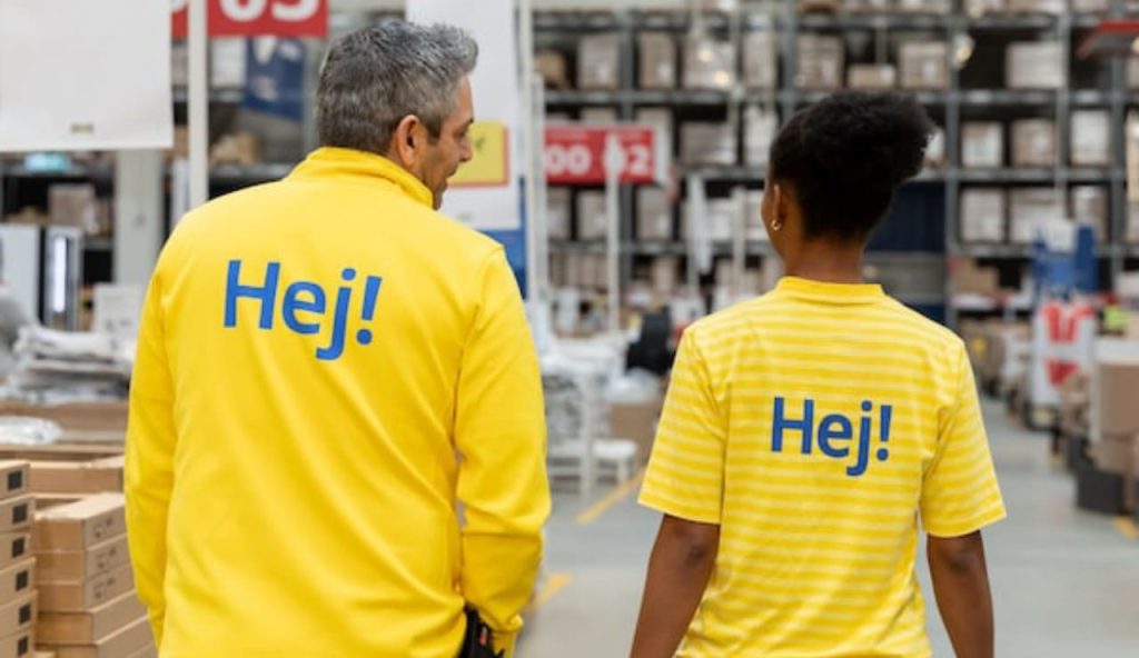 Personale Ikea a lavoro